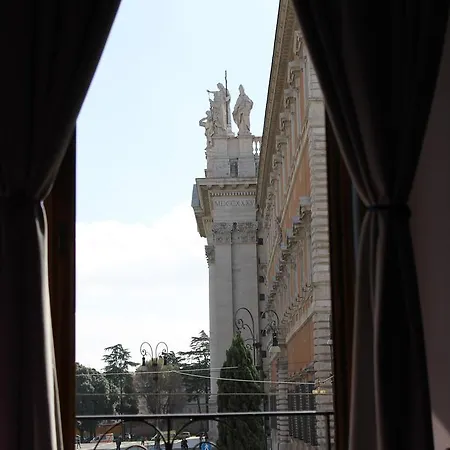 Basilica Square 3*