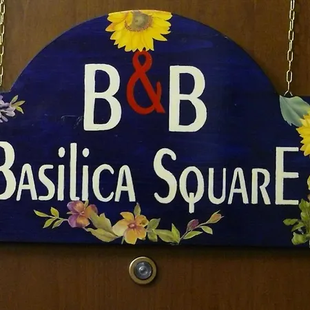 Basilica Square בית הארחה